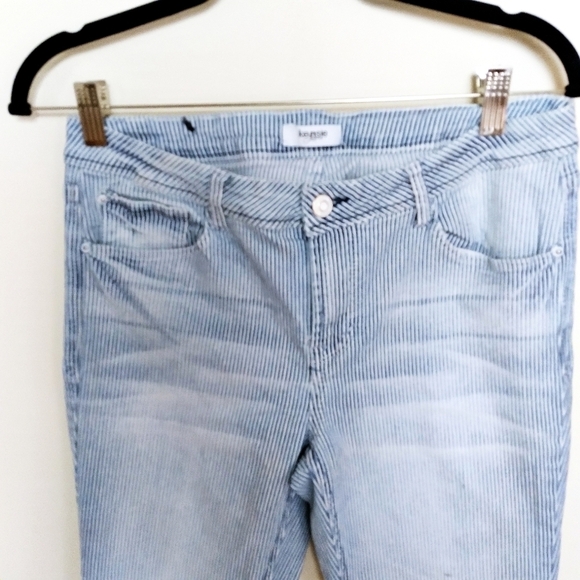Kensie Light Wash Pinstripe Effortless Ankle Midrise Jeans 8/29 - Picture 4 of 9